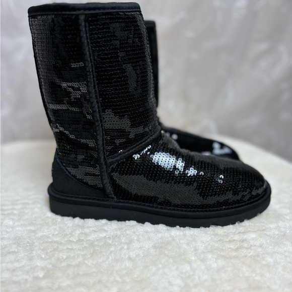 UGG Black Sequence Classic II, Women’s 6 - Picture 2 of 12